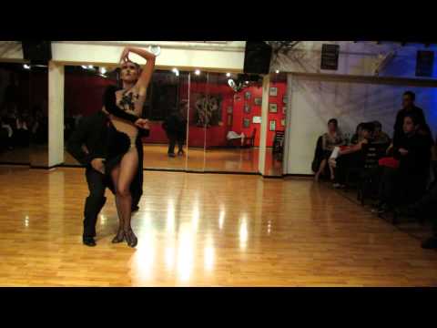 Victor Villa & Katherine Laitón "Gallo Ciego"