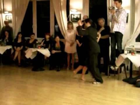  Melina Sedó  and  Detlef Engel  are  dancing  to  the  tango  "  Papas Calientes  "