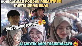 Download lagu PENGAMEN ANYER// JILBAB CREAM TERSENYUM MALU DIGOMBALIN BANG ALVI 😍😍 mp3