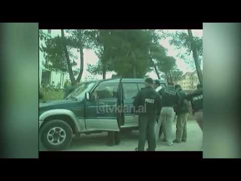 Policia prangos zyrtarin e vjetër të Ministrisë së Turizmit, Arben Golemi-(1 Qershor 2006)