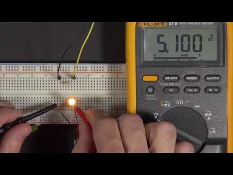 連接到一個神祕的信號 | 數字電子學 (4 of 10) (Connecting to a mystery signal | Digital electronics (4 of 10))
