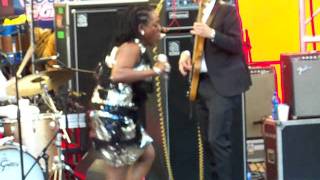 Sharon Jones and the Dap Kings "When I Come Home"