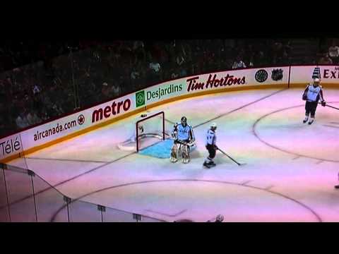 Capitals Braden Holtby kicks puck in air, catches with stick after late Habs dump-in