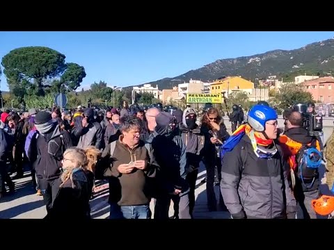 Manifestantes levantan corte en N-II para ir a manifestación en Girona