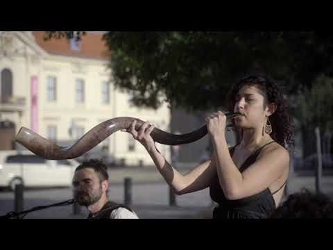 Folkadu - Hava Nagila with live shofar playing פולקאדו - הבה נגילה פתיחה עם שופר שנה טובה