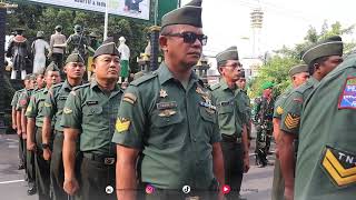 Download lagu Kasdim 0821/Lumajang Pimpin Upacara 17-an, Apresiasi Dedikasi Prajurit dan PNS TNI mp3