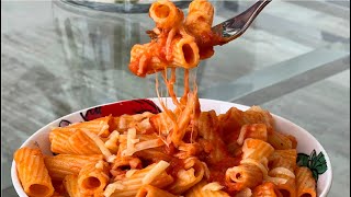 Una pasta muy fácil y rica con tomate y queso