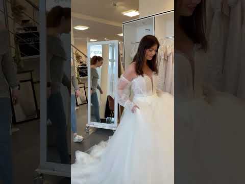 Ich habe Brautkleider anprobiert😍 Auf Insta könnt ihr alles verfolgen 🫶🏻 Insta: yvonnedilauro
