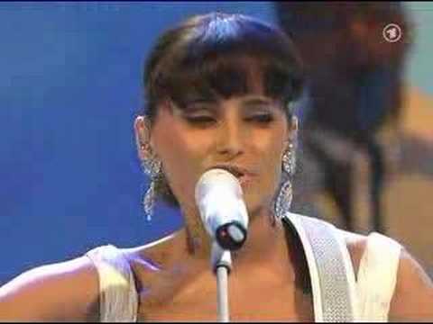 Nelly Furtado-All good things(live at Bambi Awards)