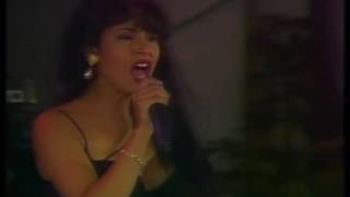 Selena - Baila Esta Cumbia (Live in 1993)