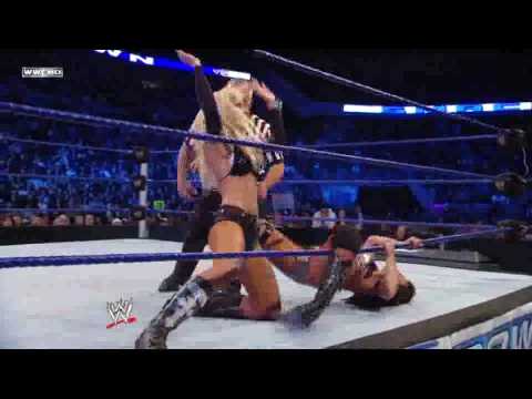 SMACKDOWN 09/01/16 Michelle vs Victoria