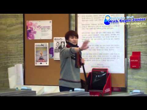 130328 MinWook & SHINee's Jonghyun at KBS lobby