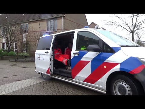PRIO1/A1 Politie , Ambulance , MMT Met spoed naar een schietpartij in Waterwijk Lelystad
