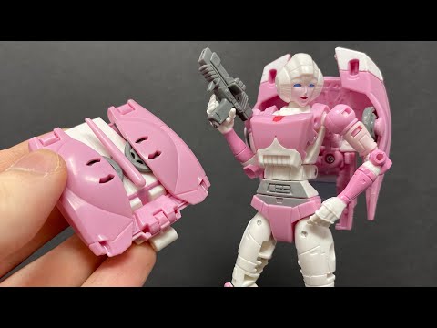 Transformers SS86 Arcee UPDATE You CAN Remove Her BACKPACK?!