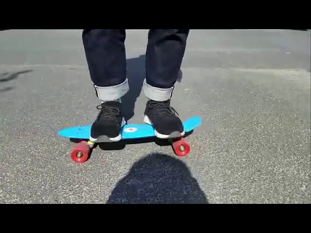 Vídeo relacionado con ERNAN Skateboard Complete 22 Inch Mini Cruiser, Rodamientos ABEC-7 y Ruedas 78A PU - para Niños, Adultos, Principiantes con Ruedas Light Up Complete Skateboard (Deep Purple)