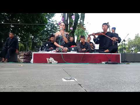 Tembang Sunda Keroncong Hariring Bandung Neng Dila
