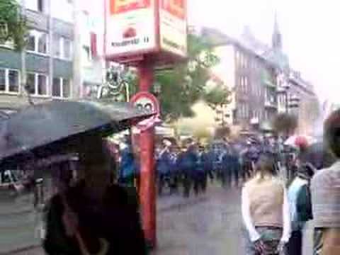 Schützenfest Neuss 2006 Regeneinbruch