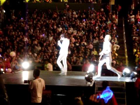 100904 TRAX - Oh! My Goddess (SMTOWN @ LA Staples Center)