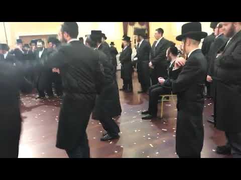 Michoel Schnitzler's new "Boche Boche Boche" on the dance floor