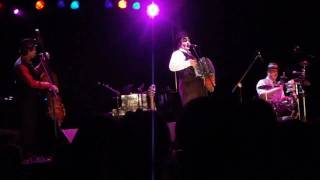 Tiger Lillies Live στο προαύλιο (Badminton)-Sense Of Sentiment... (5-7-2010)