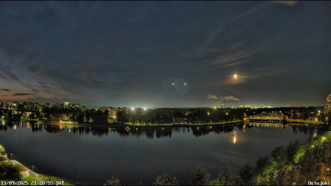 Live webcam view of Oulujoki River & City Skyline