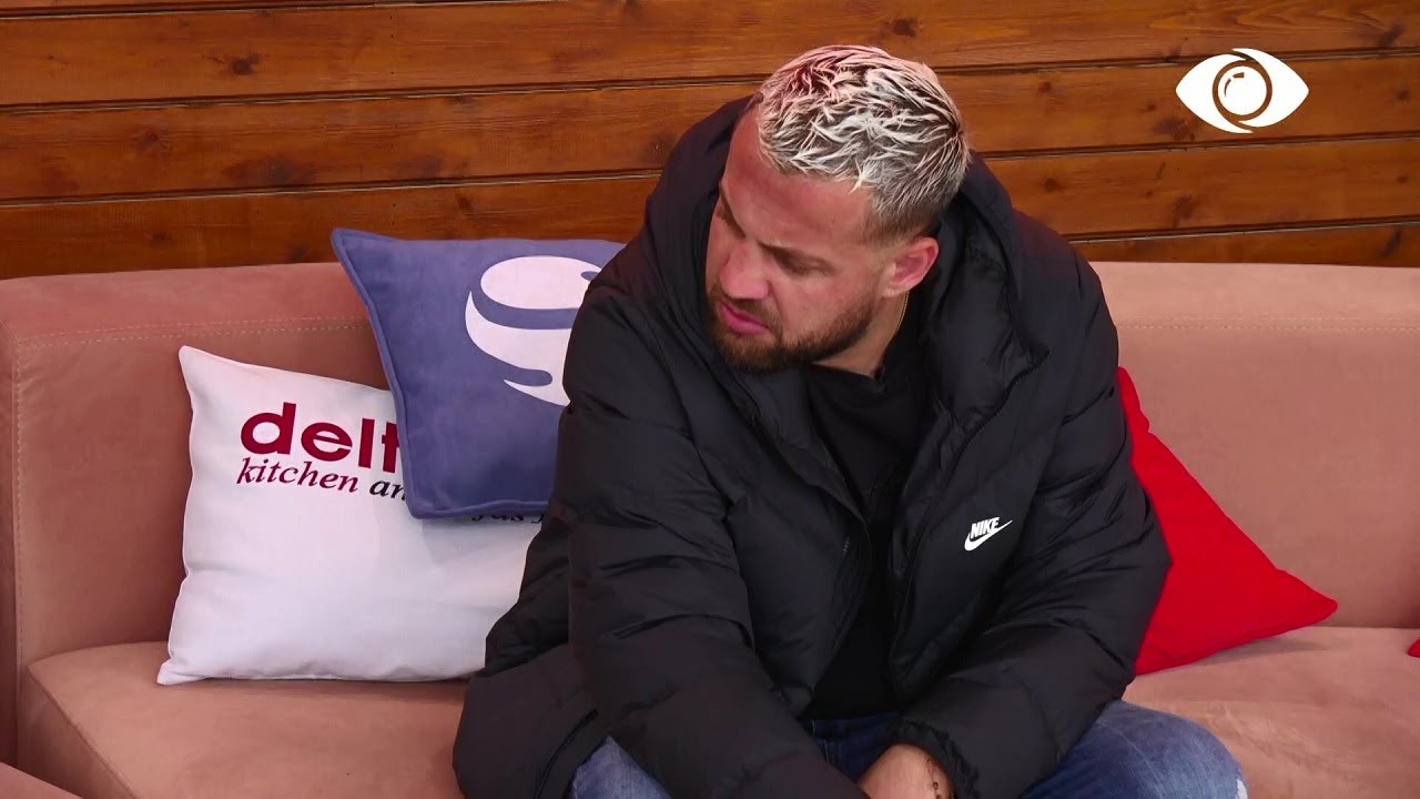 Këtu ka njerëz të çuditshëm/ Luizi: Del Efi dhe Olta duke u zgërdhirë