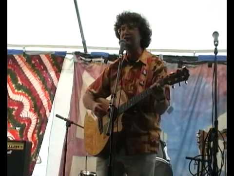 Phil Garvey performing 'Step Out of Your Frame' at  Wittstock Festival 20 8 05.mp4