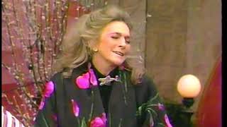Judy Collins sings &quot;From a Distance&quot; on the Macy&#39;s Thanksgiving Day Parade