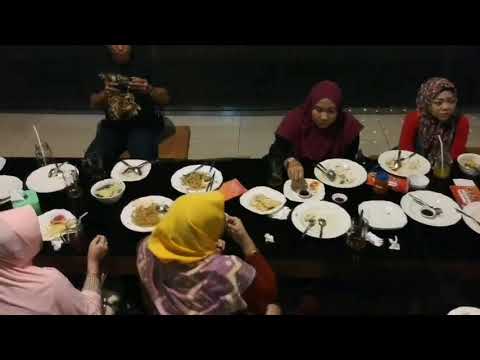 Makan Malam bareng Keluarga ( Putroné Pak Salim & Pak Repi )