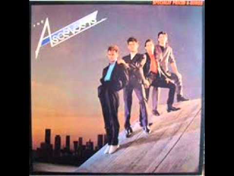 The Ascenders - She's in love