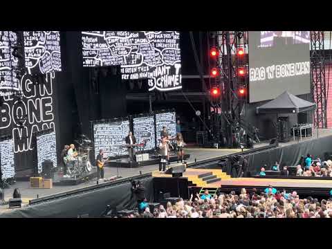 Robbie Williams - Britpop - Live - 06.06.2025 - Support Rag n Bone Man - Giant