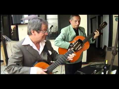 Don Mago y sus Guitarras Mágicas, canta Hector Darío