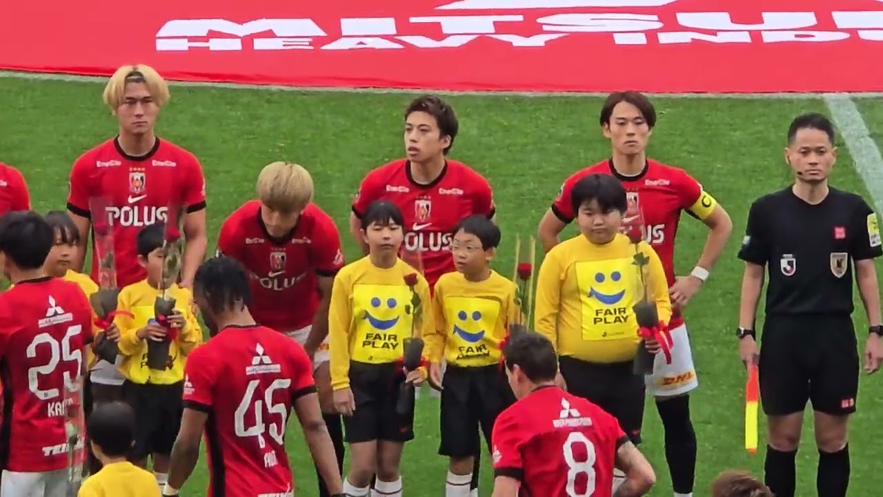 選手入場～スタメン集合写真～コイントス～円陣。 浦和レッズ vs FC町田ゼルビア 2026年3月22日 Jリーグ百年構想
