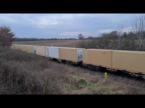 66735 on 4Z84 15:28 Donnington RFT - Southampton W Docks. 01FEB21