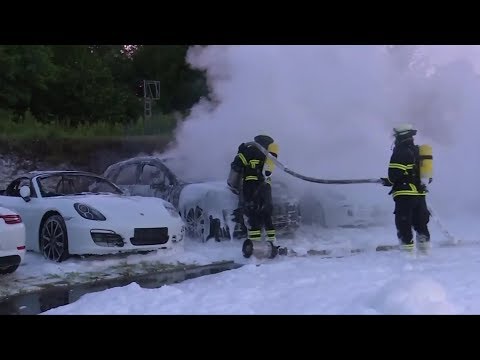 Vor G20-Gipfel: Brand in Hamburger Porsche-Zentrum | DER SPIEGEL