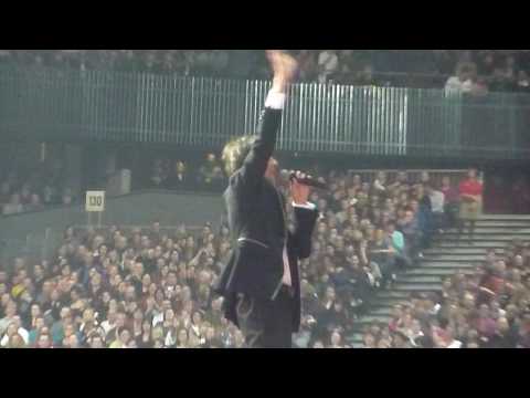 Clouseau - Koen Wauters zingt Angels van Robbie Williams @ Sportpaleis 10x10 12 dec 09