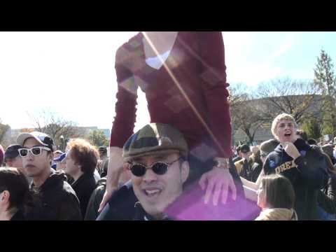 20101030 The Rally To Restore Sanity -38 On Shoulders