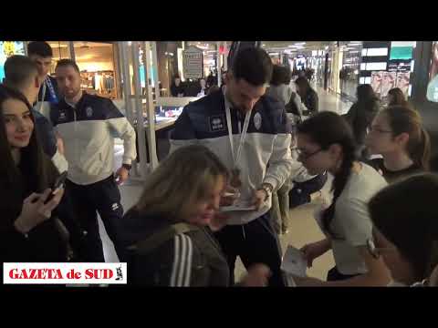 Volei | SCMU Craiova a prezentat trofeul suporterilor