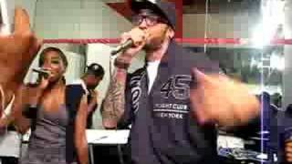 Estelle performs 1980 Travis performs Flashing Lights