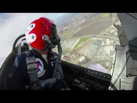 Fly Amongst The Solo Thunder   USAF Thunderbirds