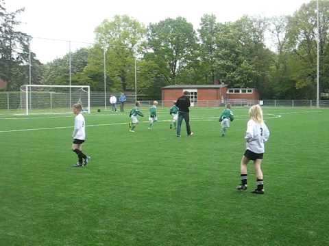 Haren F2 - Oosterparkers F1 22-05-2010 (11).AVI
