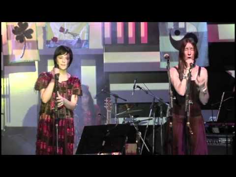 Soy Loco Por Ti America 1   Moska, Fernanda Takai e Aterciopelados, "Tudo vai ficar bem"