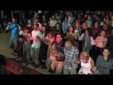 Folkowisko 2023 - Gusła. Dzień 2 . Taniec Polonez z kapelą Nicponie (próba przed Grande Finale!).