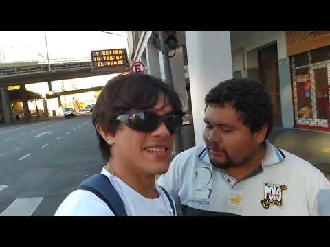 UN PINTA LE QUIERE ROBAR LA MOCHILA A GABINO SILVA Y SE PONE RE LOQUITO