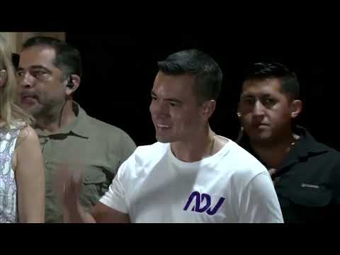 香蕉大亨繼承人諾沃亞贏得厄瓜多爾總統職位 (Banana tycoon heir Noboa wins Ecuador's presidency)