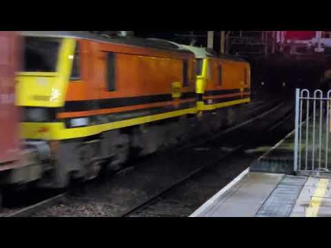 4S88 - FL90's - Freightliner G&W pair of 90s, 13 & 8 on Felixstowe to Coatbridge 12 early @Stafford