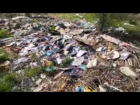 afisele cu Tutuianu aruncate la gunoi la Uliesti