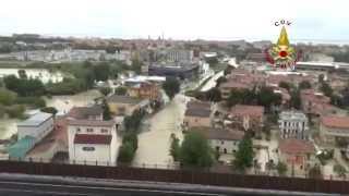 preview picture of video '3 maggio 2014 - Alluvione di Senigallia - Vigili del Fuoco'