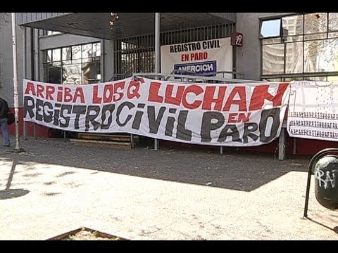 Usuarios molestos por paro de funcionarios del Registro Civil