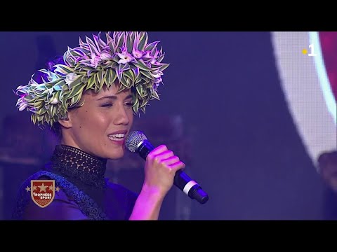 Moment d’évasion et de rêve entre l’artiste @Vaiteani et la danseuse de ´ori tahiti Ranitea Laughlin